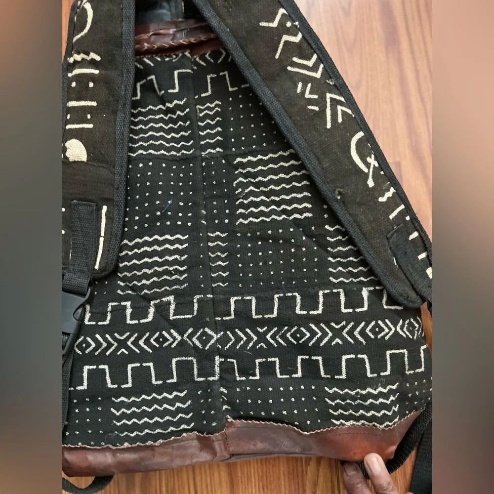 Backpack - Picture 4 of 7